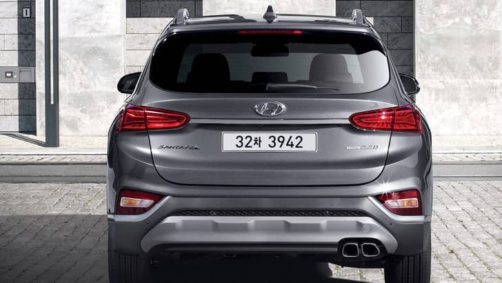 2018 Hyundai Santa Fe image gallery